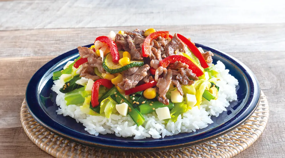 「さけるチーズ」の夏野菜牛丼